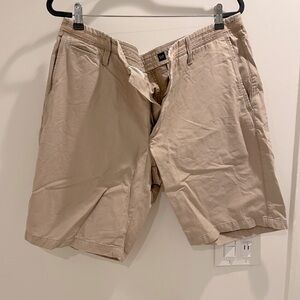 Gap Men’s tan cargo shorts 36” waist